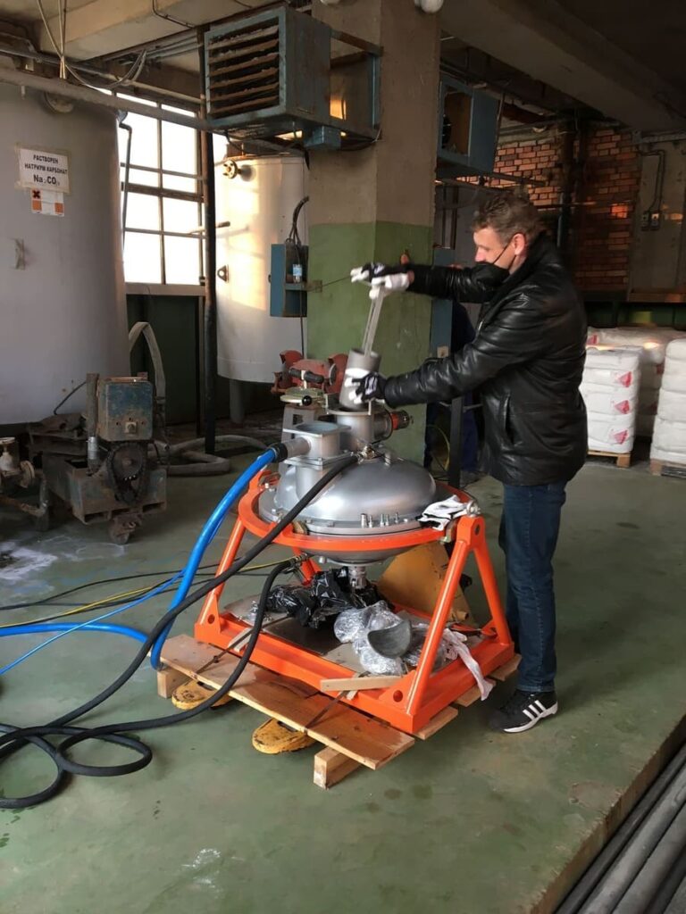 AVS-100 Mixing Machine. Electromagnetic Mill